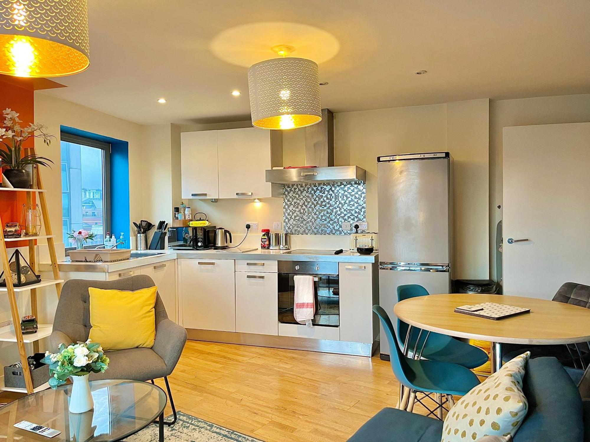 Skyview Apartment By Noknokstay - City Centre With Parking - Group, Family, Business Sheffield Eksteriør billede
