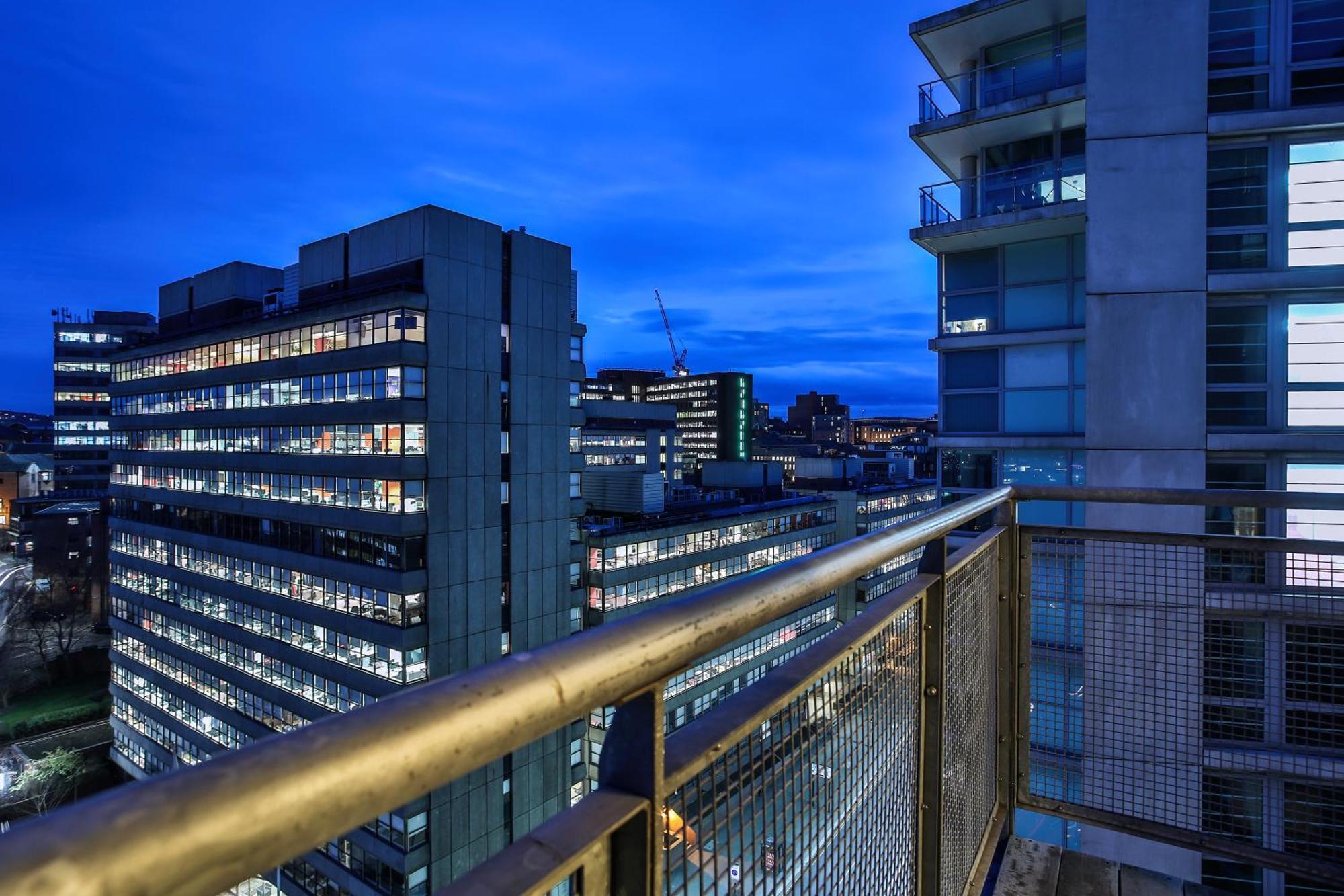 Skyview Apartment By Noknokstay - City Centre With Parking - Group, Family, Business Sheffield Eksteriør billede