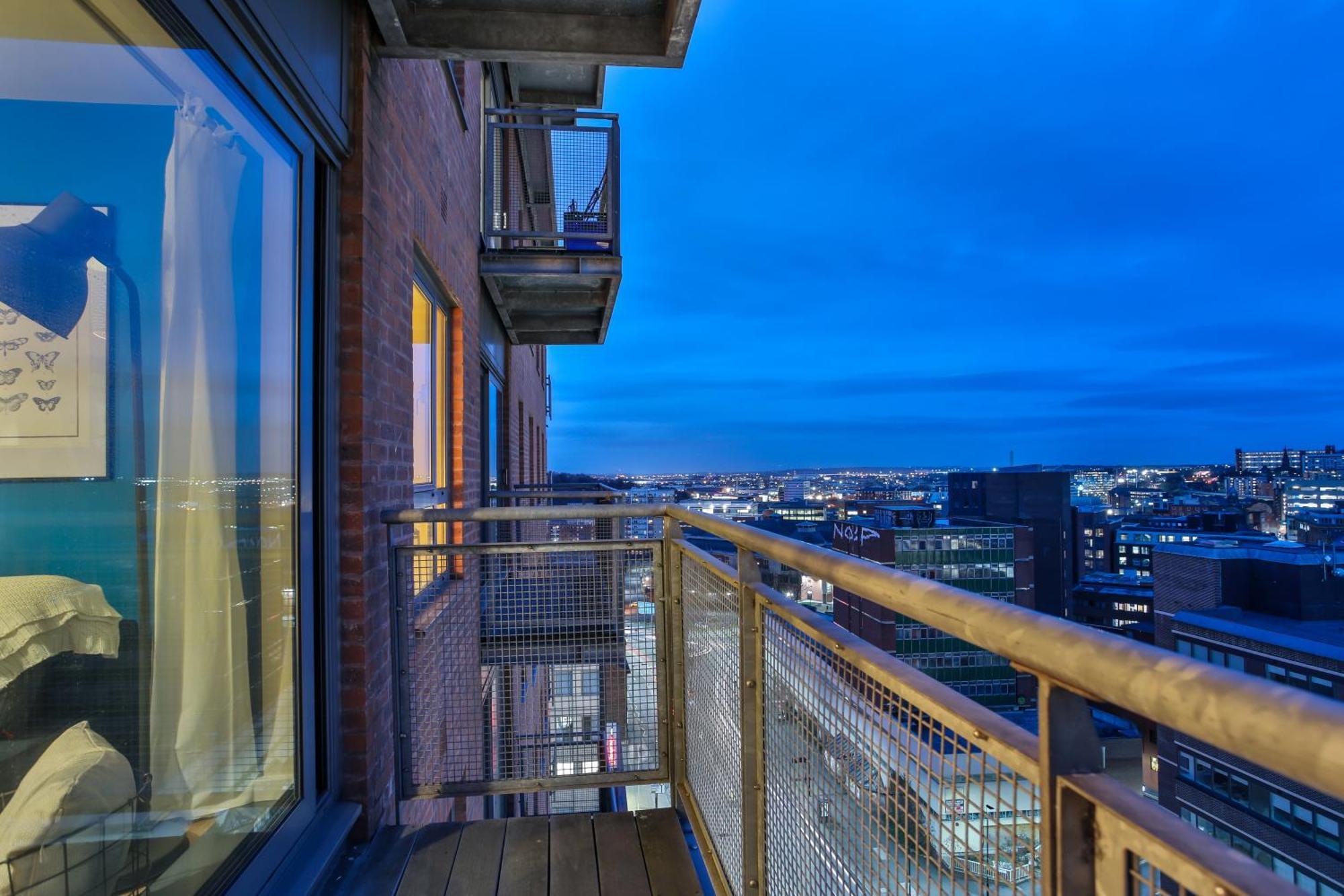 Skyview Apartment By Noknokstay - City Centre With Parking - Group, Family, Business Sheffield Eksteriør billede