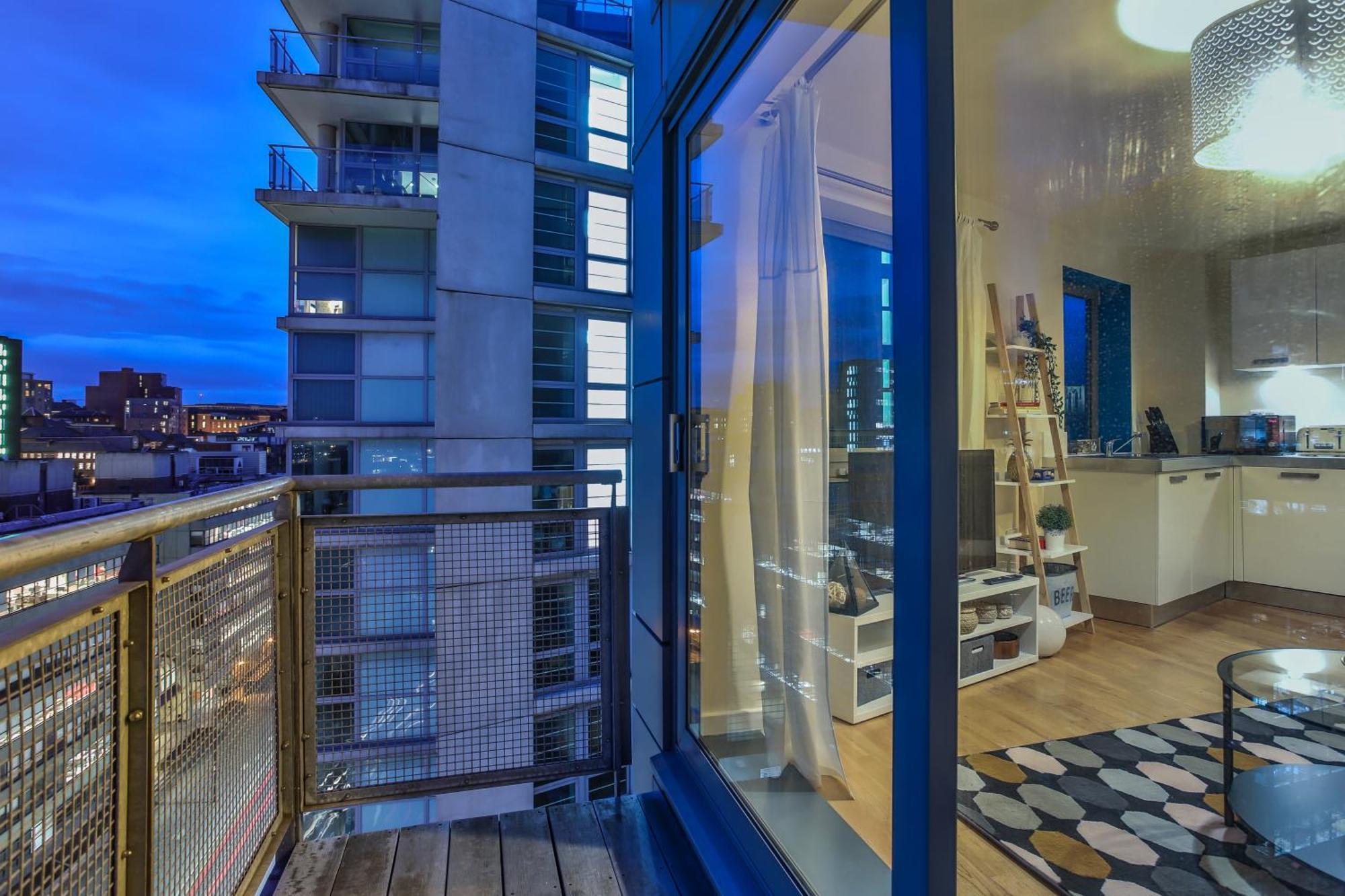 Skyview Apartment By Noknokstay - City Centre With Parking - Group, Family, Business Sheffield Eksteriør billede